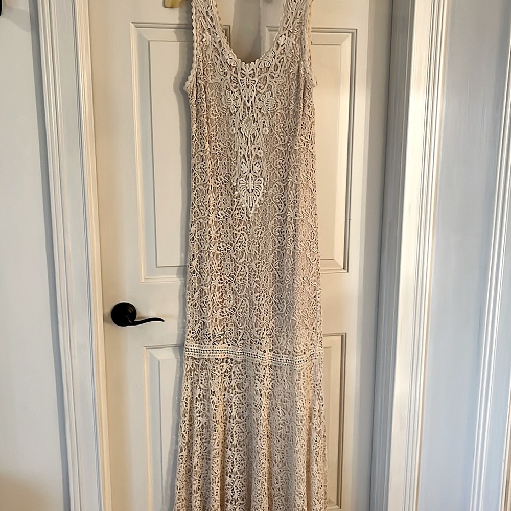 Beautiful lace dress - worn once! - Picture 3 of 6